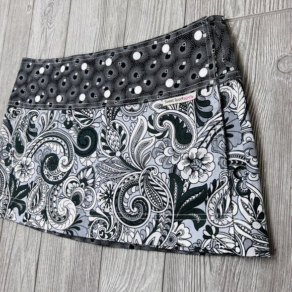 Sweet Spot Skirt Reversible Wrap Mini Adjustable Paisley Floral Black White Gray - Picture 3 of 12